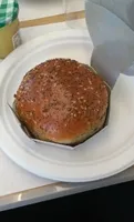 Burger bœuf charolais, fromage et sauce chargrill
