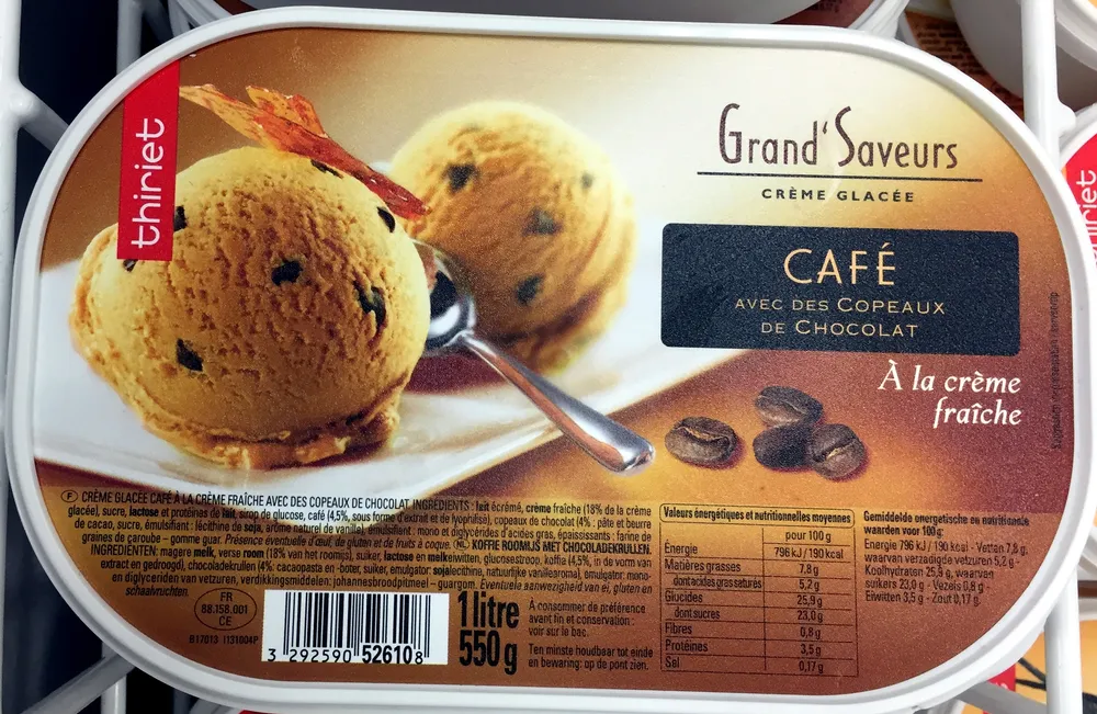 sorbet café avec des copeaux de chocolat