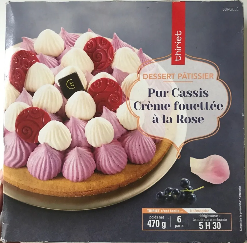 Dessert pâtissier pur cassis, crème fouettée à la rose