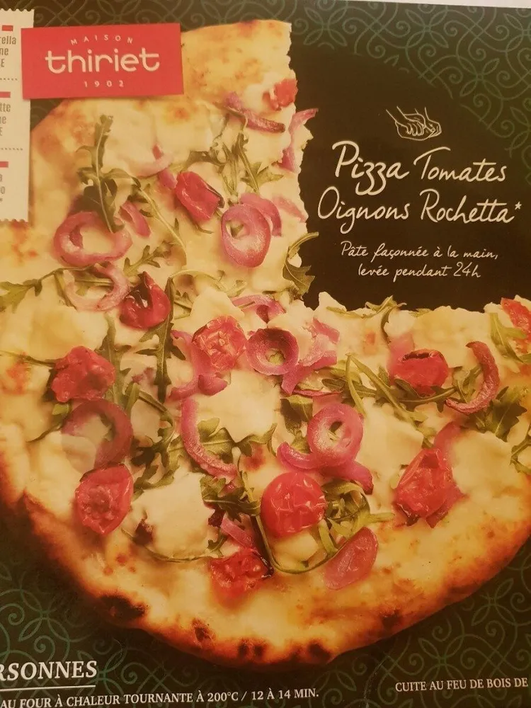 Pizza tomates oignons rocketta