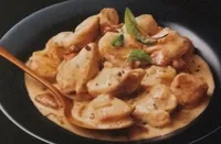 Pintade sauce au Jurançon et cèpes