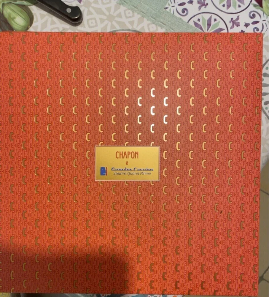 Chocolat noir, praliné, les Gueules  casséed