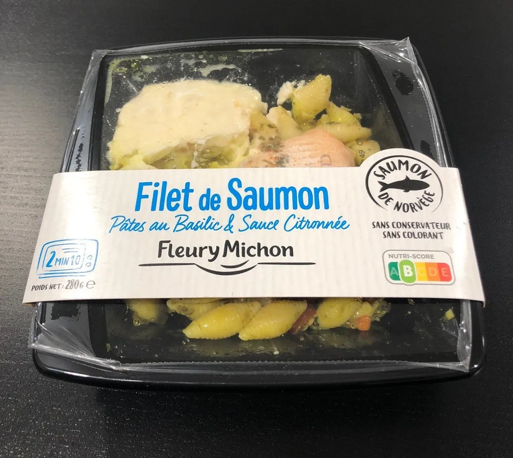 Filet de saumon pâtes au basilic et sauce citronnée