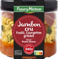 Jambon cru, fusilli, courgettes grillées, sauce pesto rosso