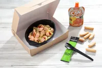 PATES CONCHIGLIES AU SAUMON / SAUCE VINAIGRETTE / GRESSINS / COMPOTE DE FRUITS