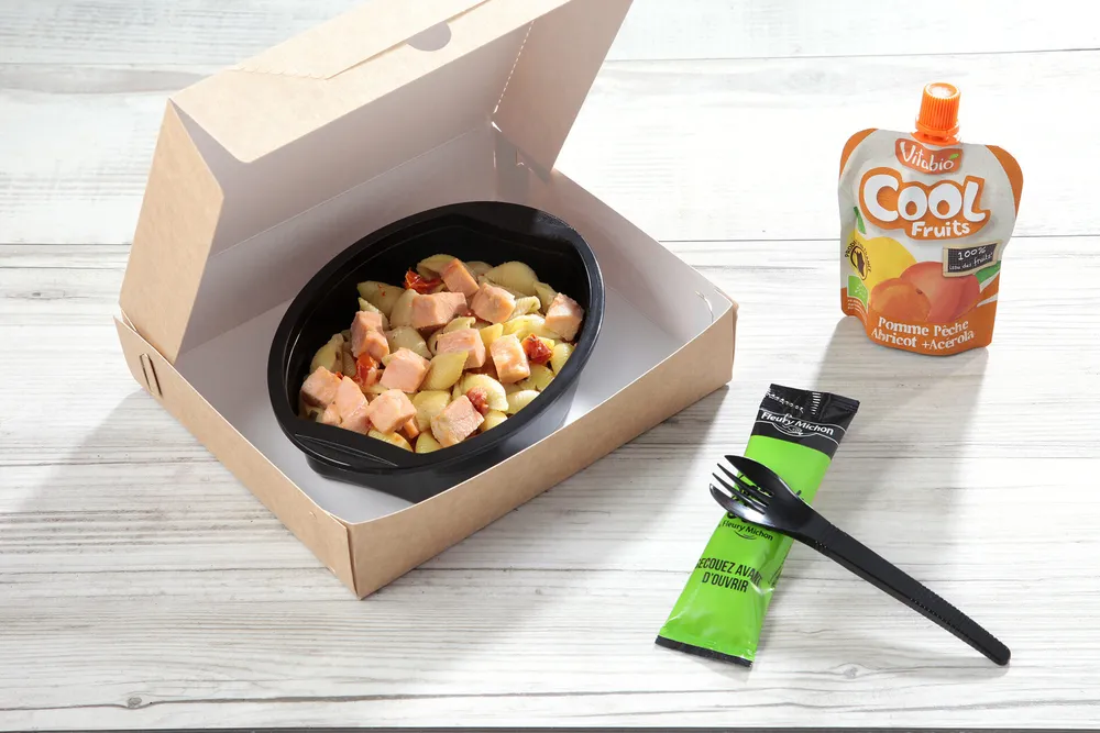 PATES CONCHIGLIES AU SAUMON / SAUCE VINAIGRETTE / COMPOTE DE FRUITS