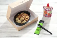 FALAFELS MELI MELO DE BOULGOUR ET QUINOA / SAUCE VINAIGRETTE / COMPOTE DE FRUITS