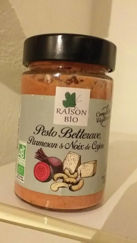 Pesto betterave parmesan et noix de cajou
