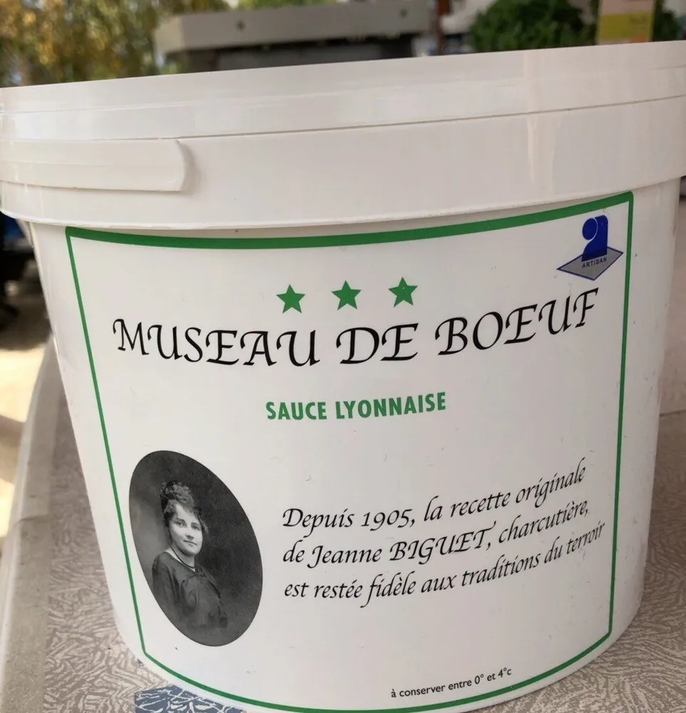 Museau de boeuf à la Lyonnaise