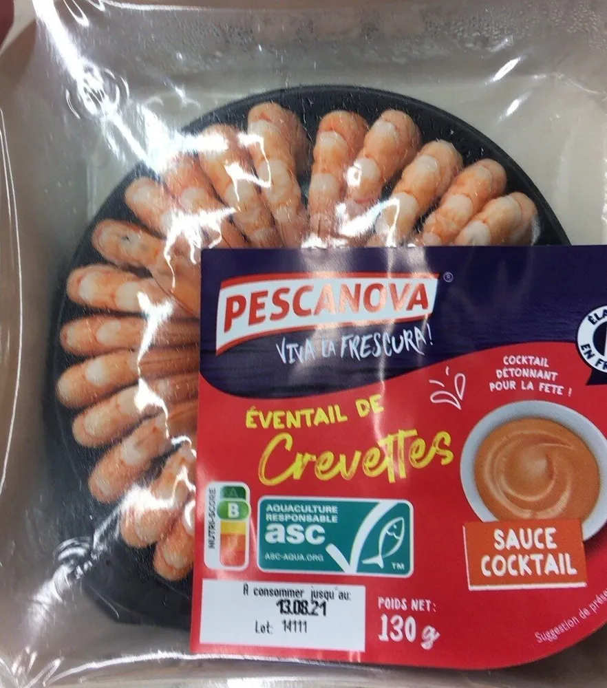 Eventail de crevettes avec sauce cocktail