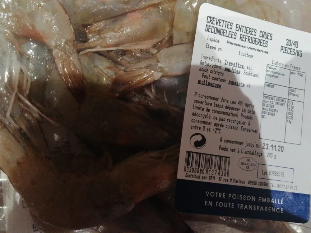 Crevettes entières crues décongelées refrigerees