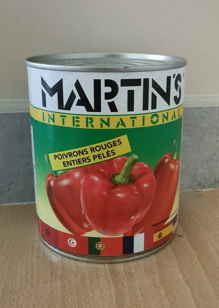 Poivrons rouges entiers pelés
