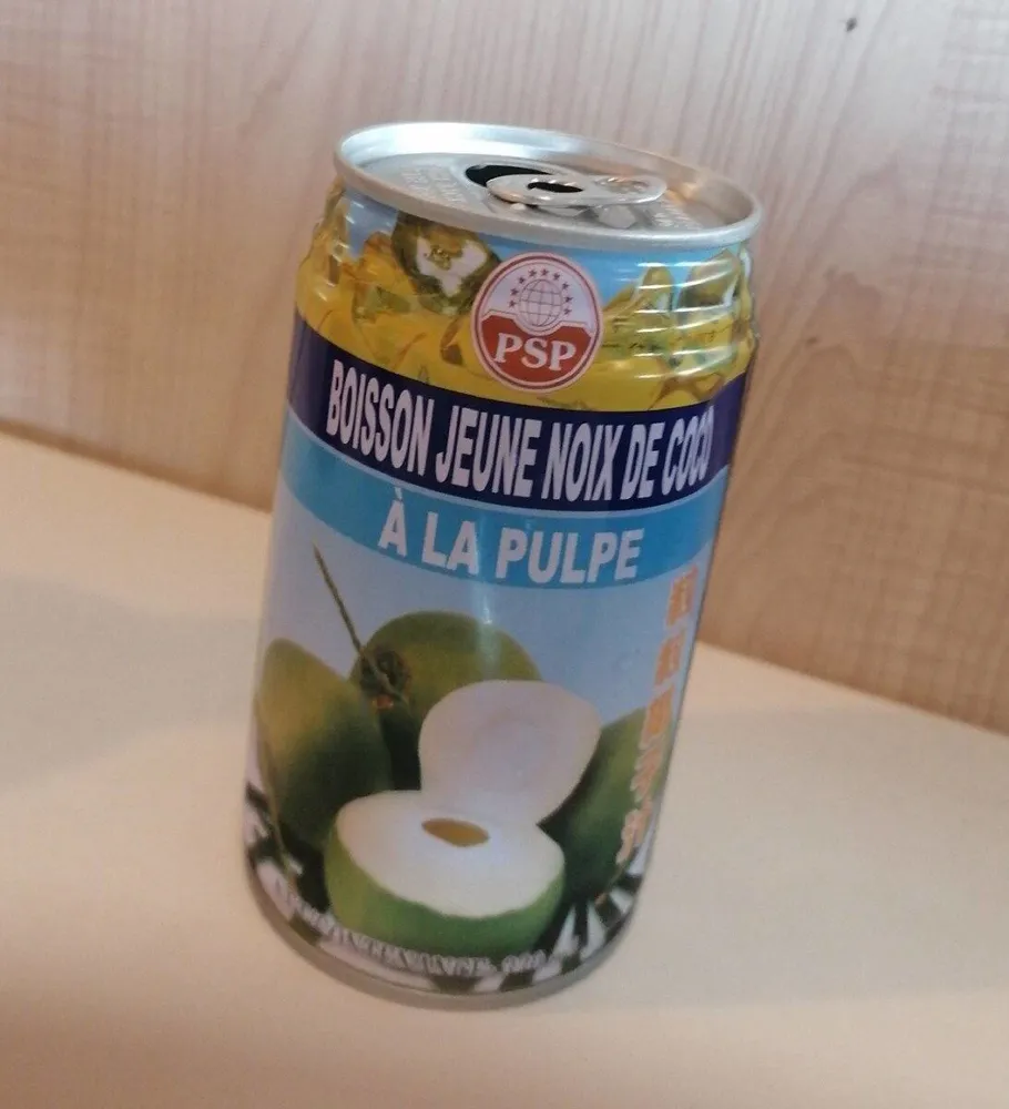 Boisson jeune noix de coco à la pulpe