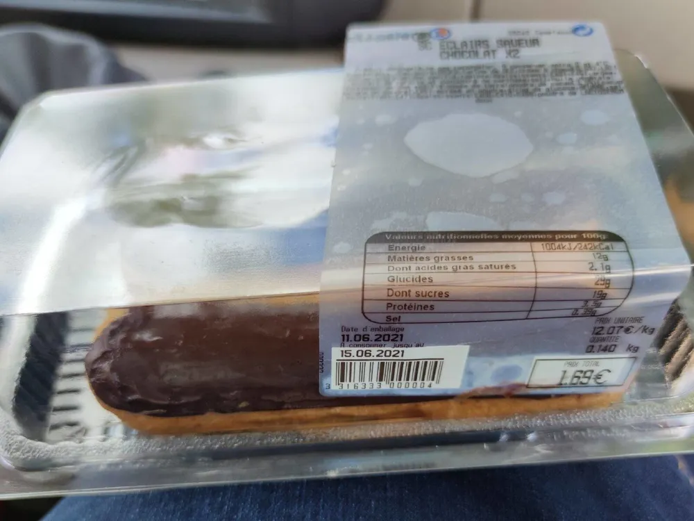 Éclair au chocolat