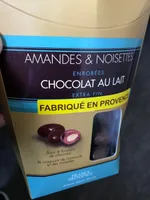 Amandes et noisettes emrobees de chocolat