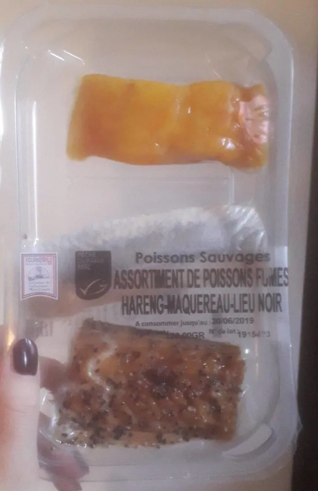 Assortiment de poissons fumés hareng maquereau lieu noir