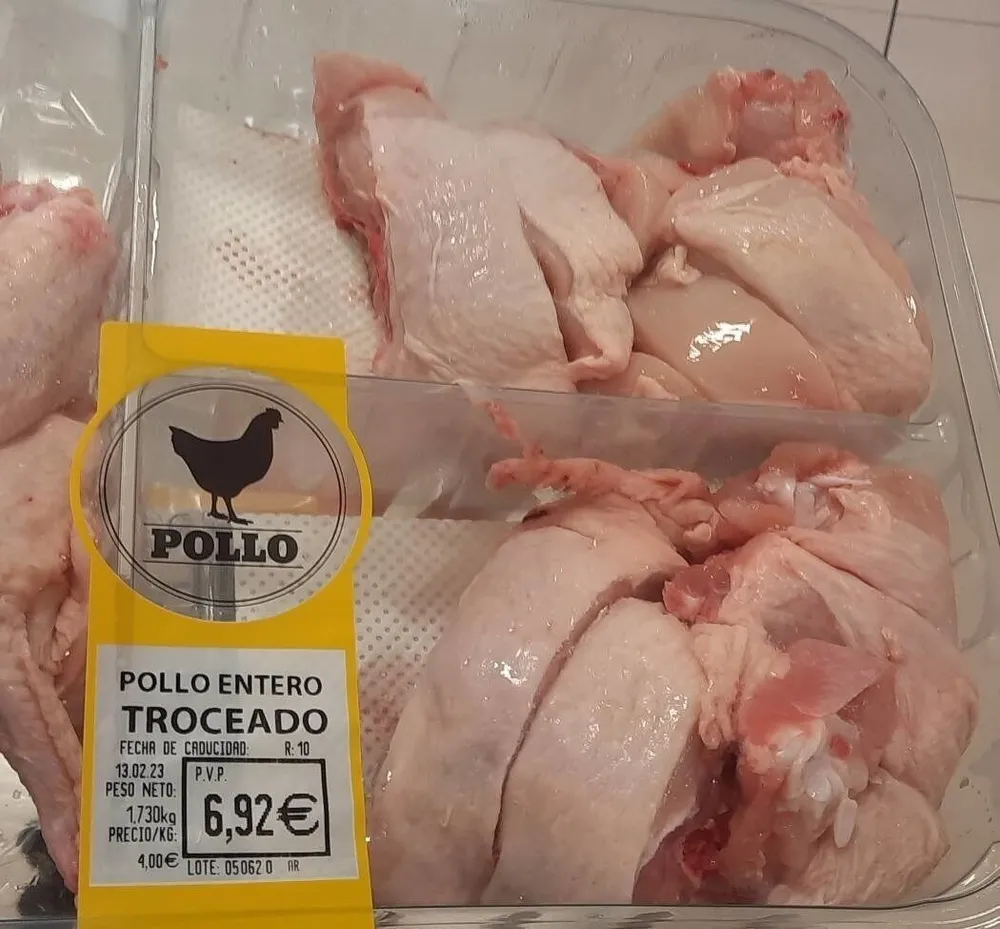 Pollo entero troceado