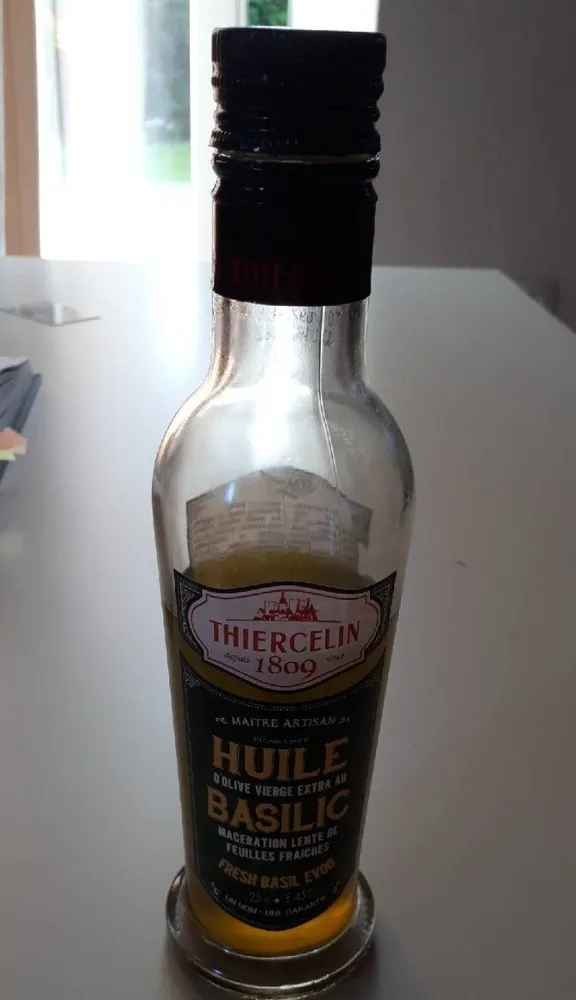 Huile d'olive au basilic