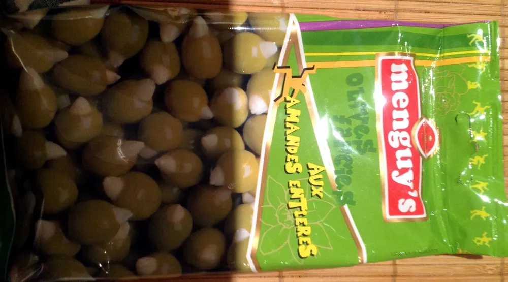 Olives farcies aux amandes entières