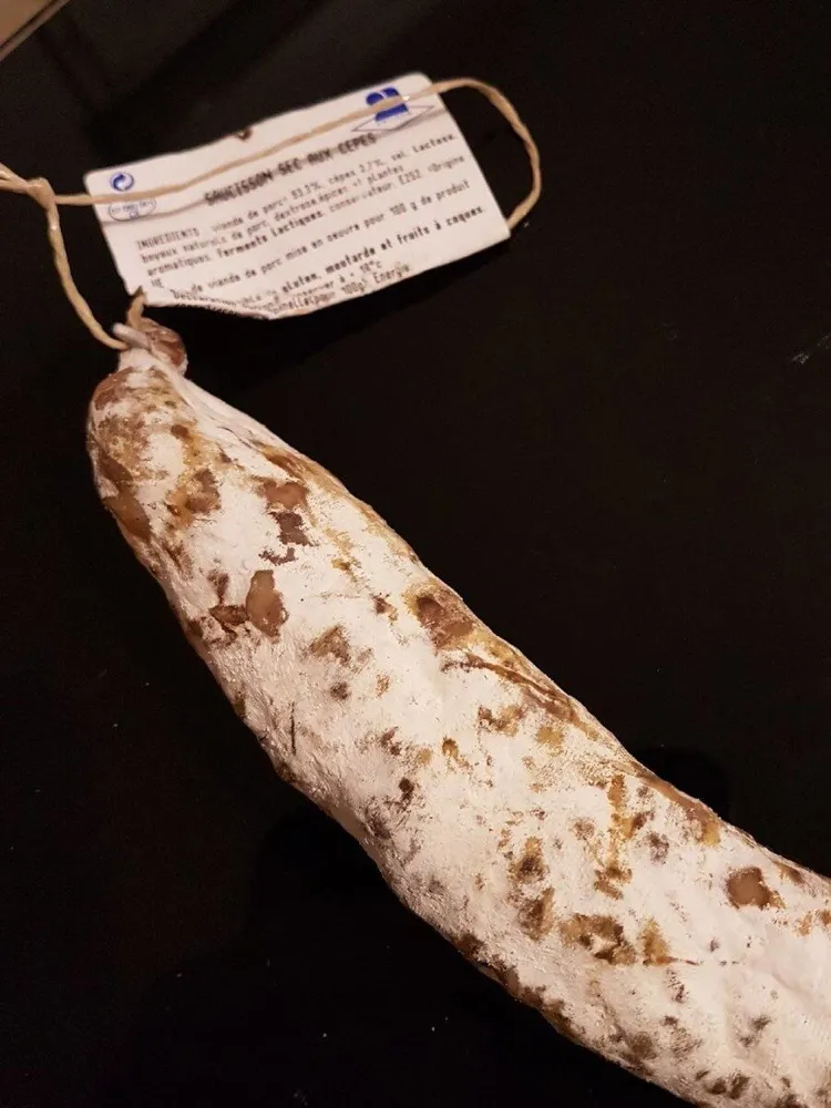 Saucisson sec aux cepes