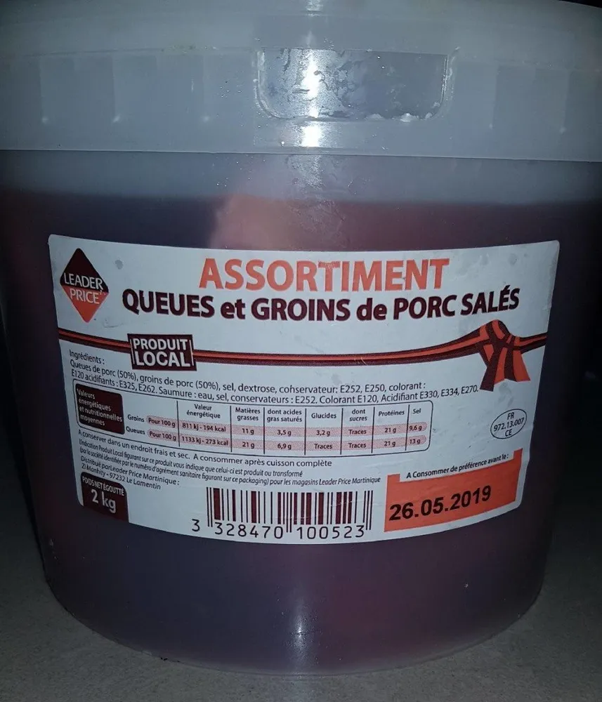 Queues et groins de porc salés