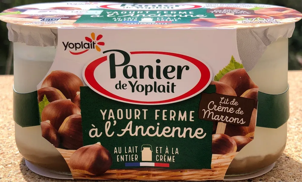Yaourt nature sucré sur lit de fruits, aromatisé