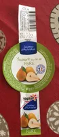 Yaourt nature sucré sur lit de fruits, aromatisé.