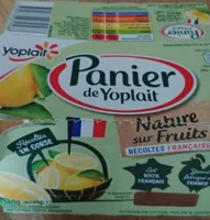 Panier de Yoplait nature sur fruits récoltes françaises