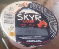 Skyr energie sur lit à la fraise-cassis