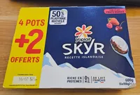 Skyr sur lit de fruits rouges