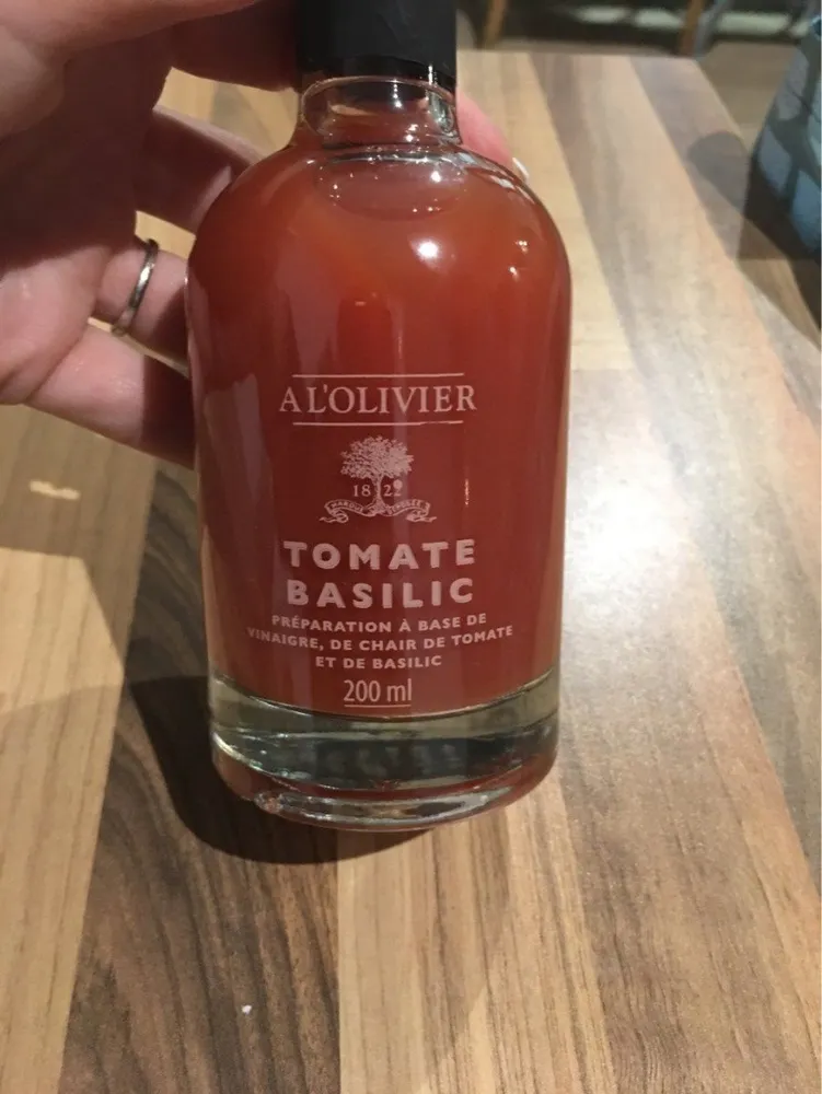 Essig Mit Tomate Basilikum