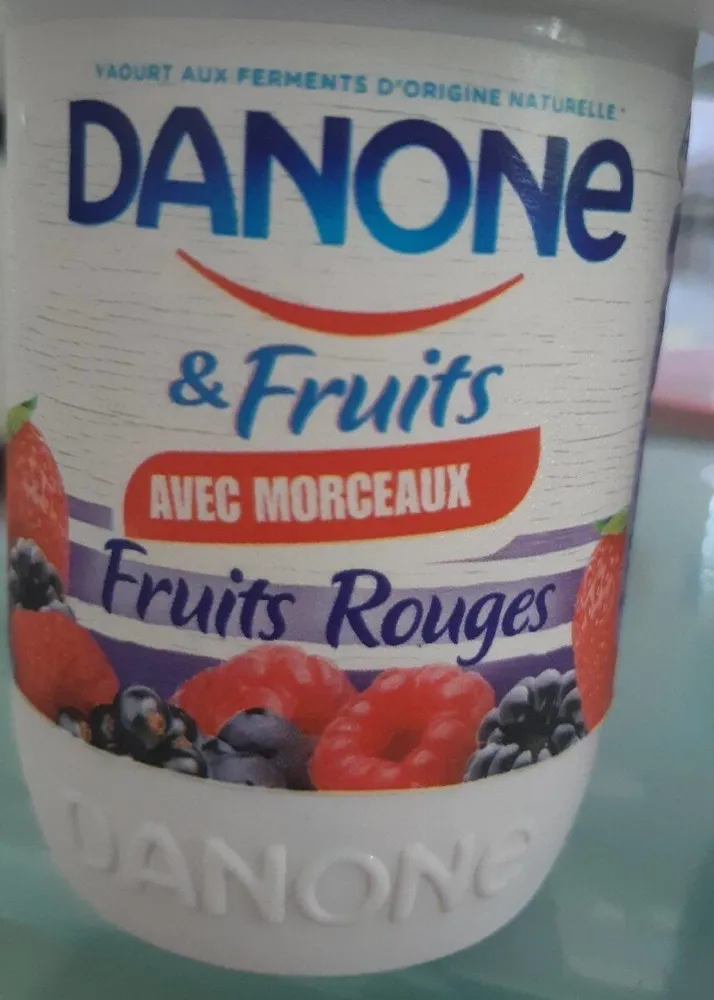 Danone & fruits avec morceaux fruits rouges