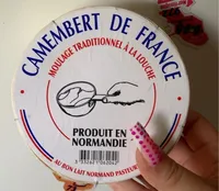 Camembert de France moulage traditionnel à la louche