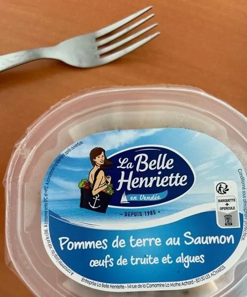 Pommes de terre au saumon, œufs de truites et algues
