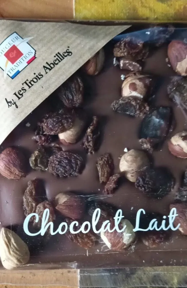 Tablette de chocolat lait noisettes raisins