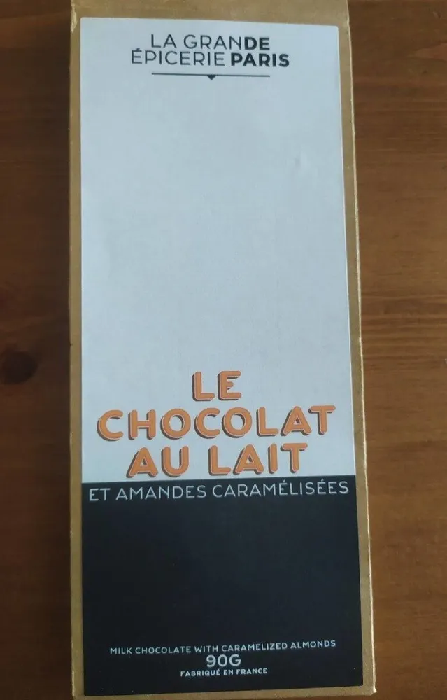 Le chocolat au lait et amandes caramélisées