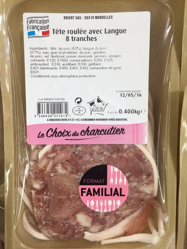 Tête roulée avec langue