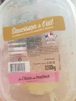 Saucisson à l'ail et pommes de terre à la moutarde à l'ancienne