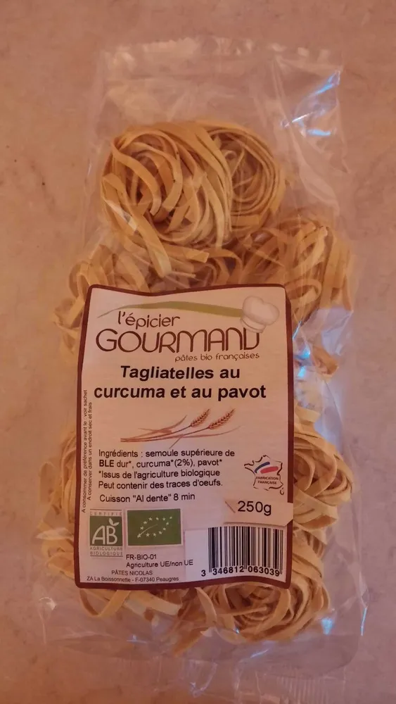 Tagliatelles au curcuma et au pavot