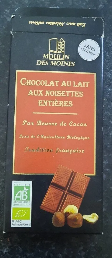 Chocolat au lait aux noisettes entières