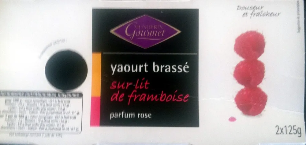 Yaourt brassé sur lit de framboise, parfum rose