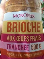 Brioche aux oeufs frais tranchée