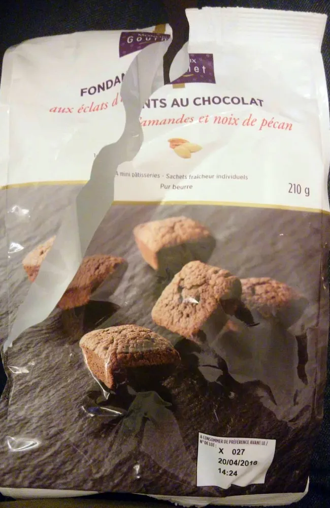 Fondants au chocolat aux éclats d'amandes et noix de pécan