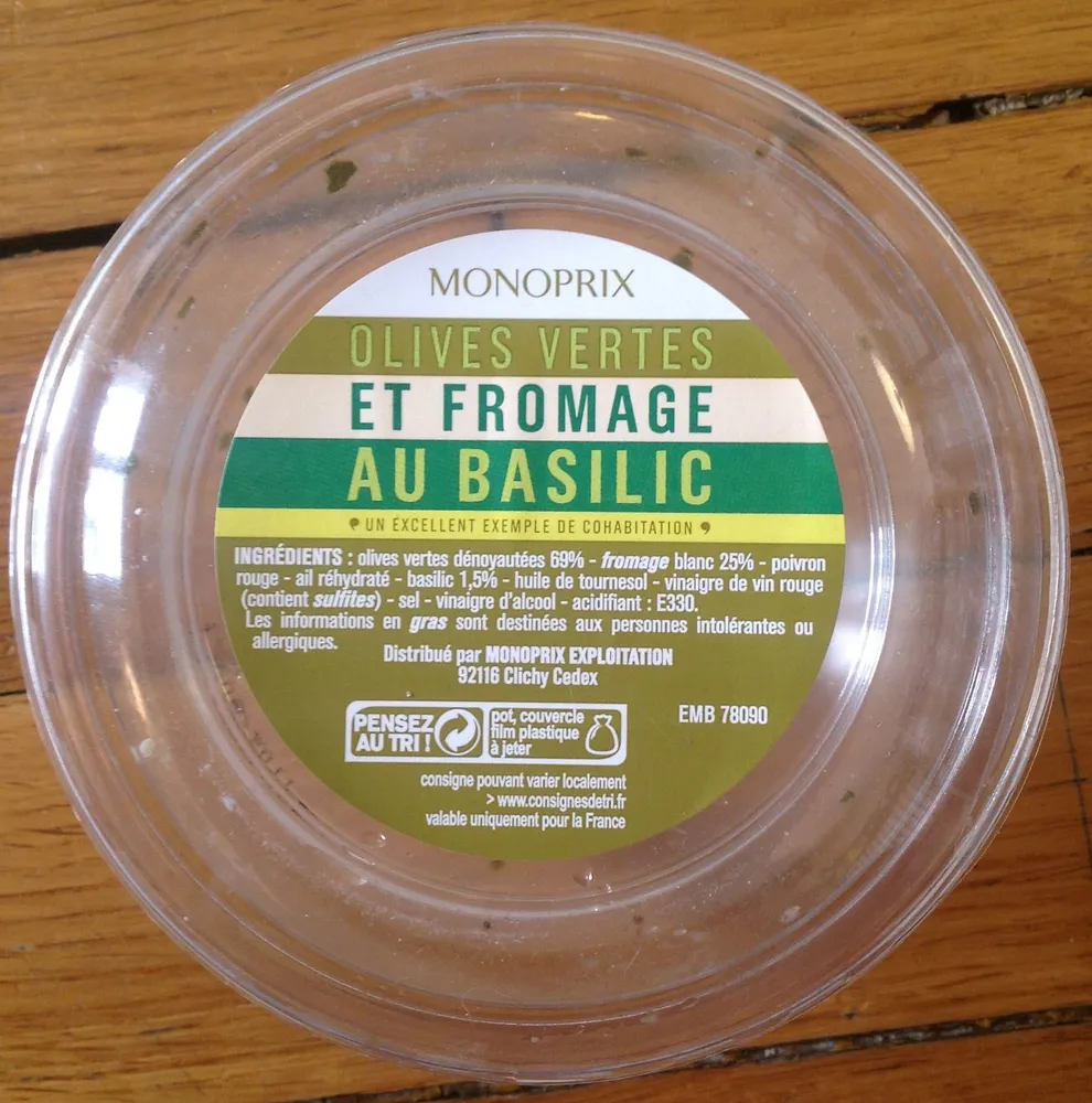 Olives vertes et fromage au basilic