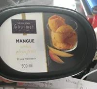 Crème glacée au lait fraits, éclats de noisettes caramélisées