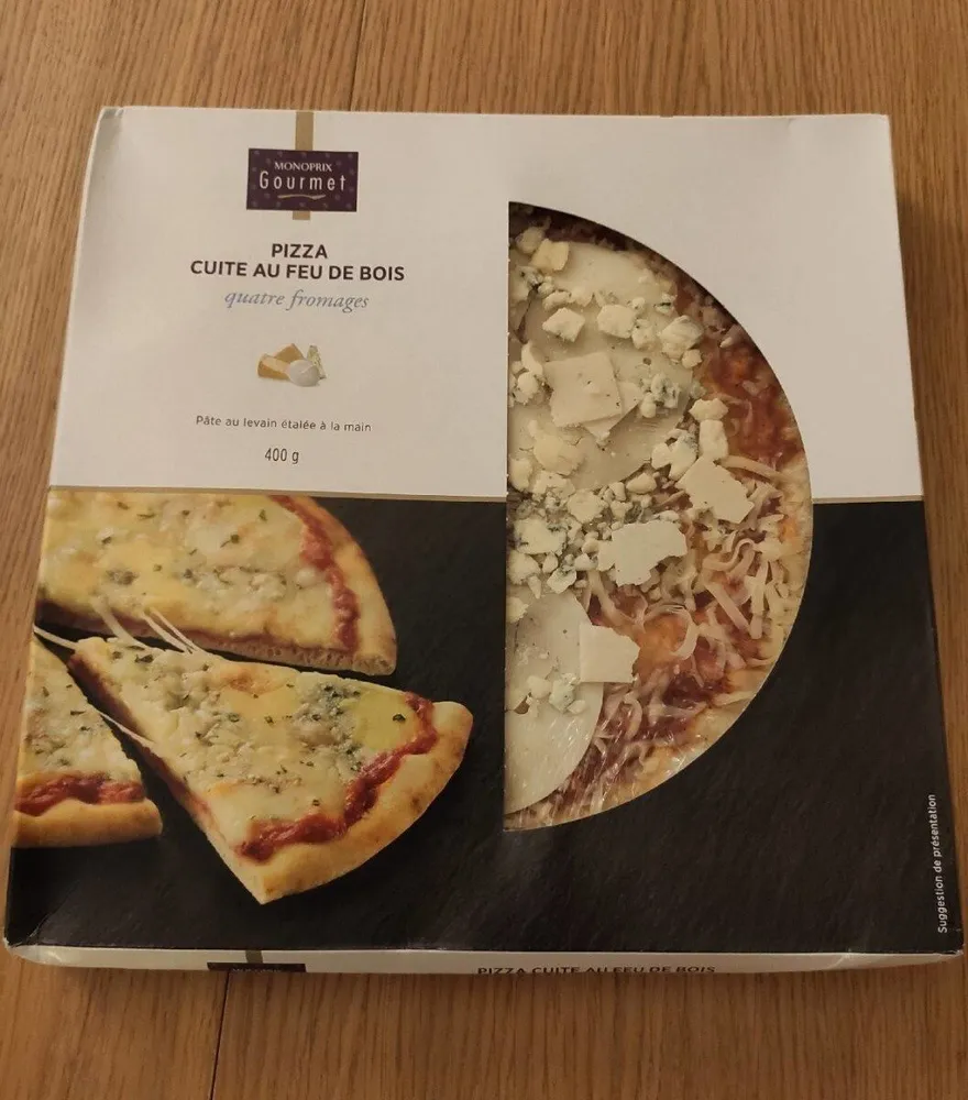 Gourmet Pizza cuite au feu de bois quatre fromages