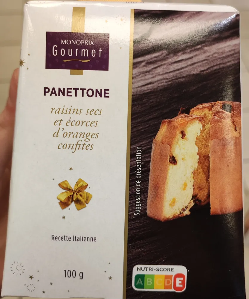Panettone, raisins secs et écorces d'orange confites