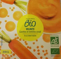 Velouté de carottes et lentilles corail à la crème fraiche