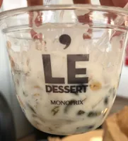 Dessert a base de fromage frais, pommes et raisins secs