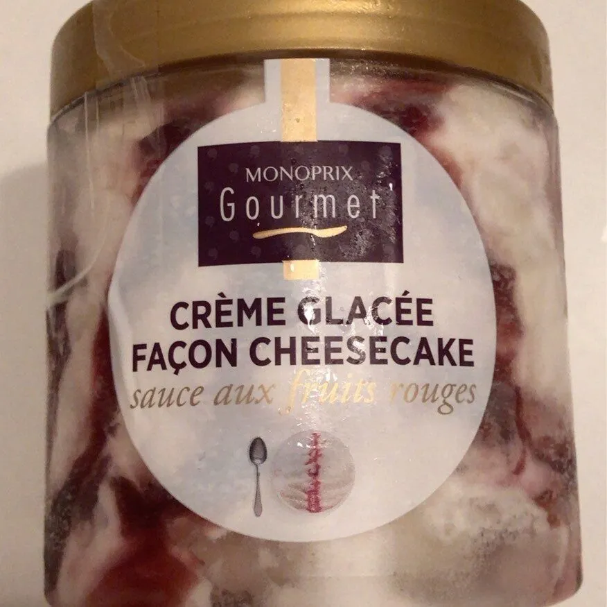 Crème glacée façon cheesecake sauce aux fruits rouges